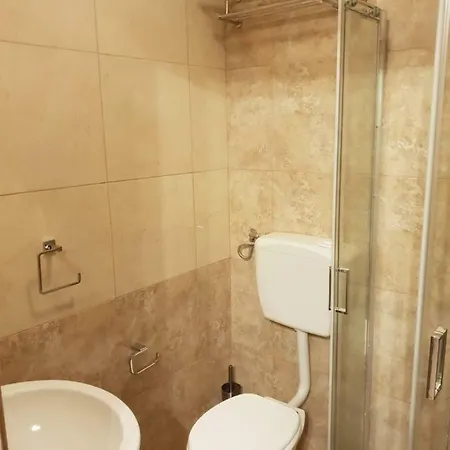 Apartment Reesma Alloggi - Andrea Costa Free Parking