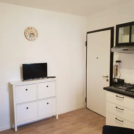 Reesma Alloggi - Andrea Costa Free Parking Apartment