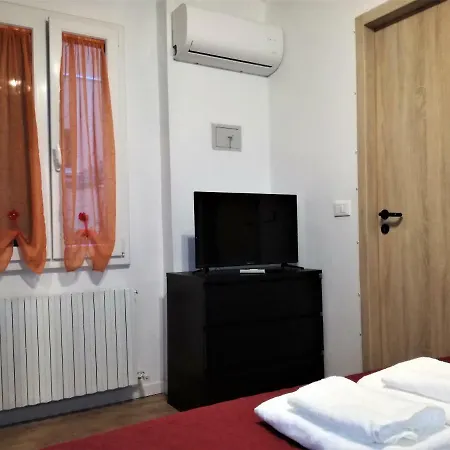Reesma Alloggi - Andrea Costa Free Parking Apartment Bologna