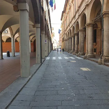 Reesma Alloggi - Andrea Costa Free Parking Appartement